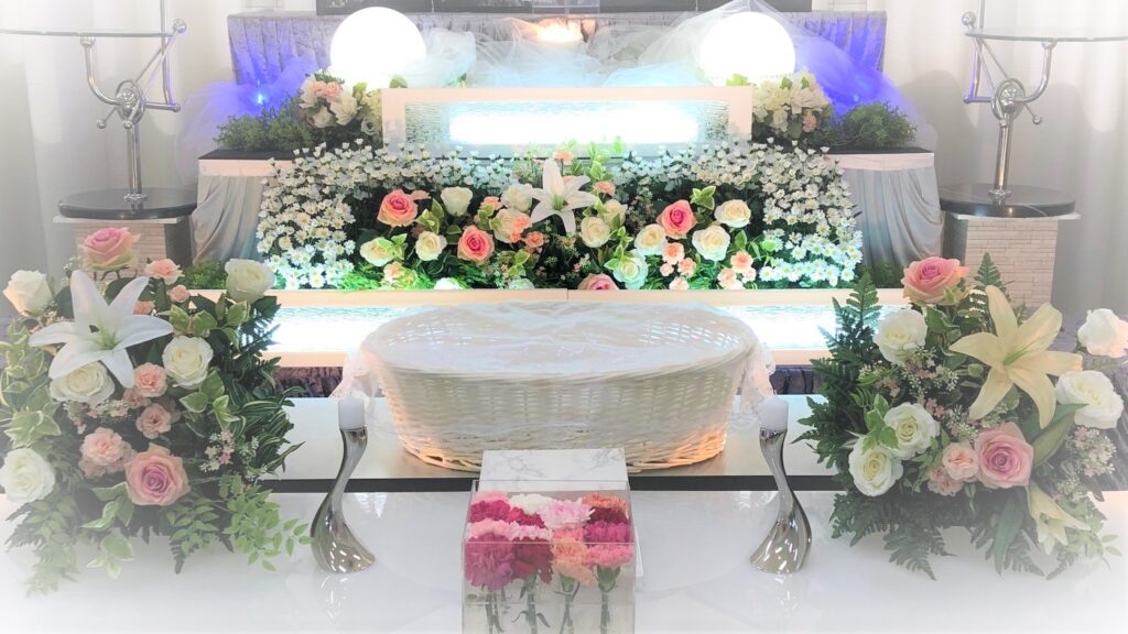 ペット用の生花祭壇。